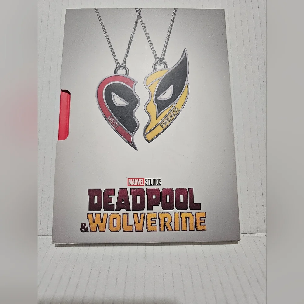 Deadpool & wolverine Promotional notebook with 3 postcards